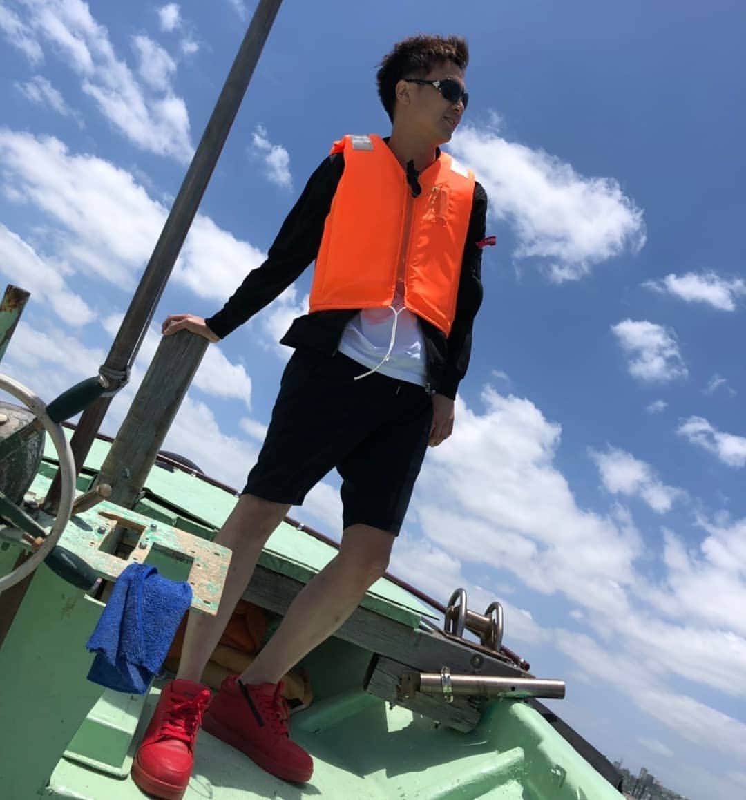 海老澤健次さんのインスタグラム写真 - (海老澤健次Instagram)「沖釣りしてきた。海を眺めてきた。広かった。  #海老澤健次 　#沖釣り　#海は広かった　#届け」5月21日 14時09分 - ebisawa_kenji