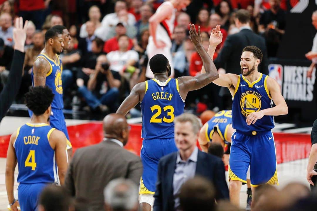 クレイ・トンプソンのインスタグラム：「Biiiiig time shot Dray 👌🏽!! And we back ! #5inarow #4moretogo」