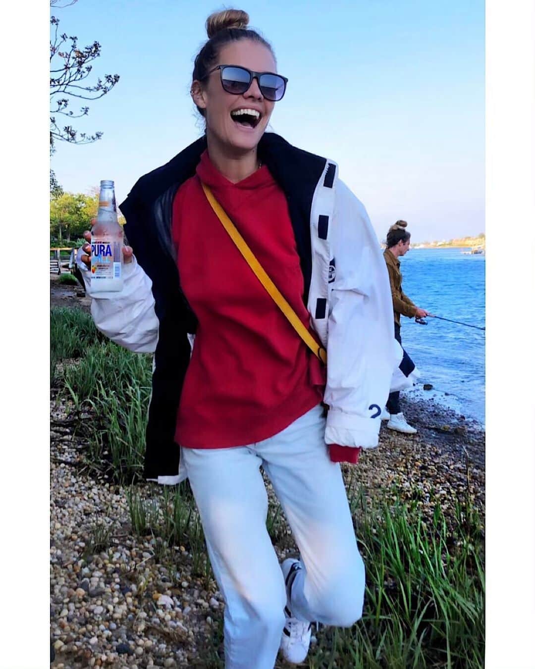 ニーナ・アグダルのインスタグラム：「Happy as a clam at high tide」