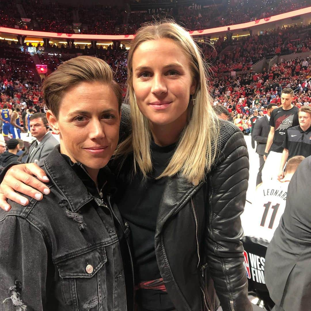 Ana Maria Crnogorcevicさんのインスタグラム写真 - (Ana Maria CrnogorcevicInstagram)「there‘s always next year... and @thornsfc games⚽️🙃 no seriously what a fantastic season @trailblazers you guys can be proud of you! i loved to watch your games🏀! #western #conference #finals #nba #trailblazers #ripcity」5月21日 14時40分 - ana_crnogorcevic