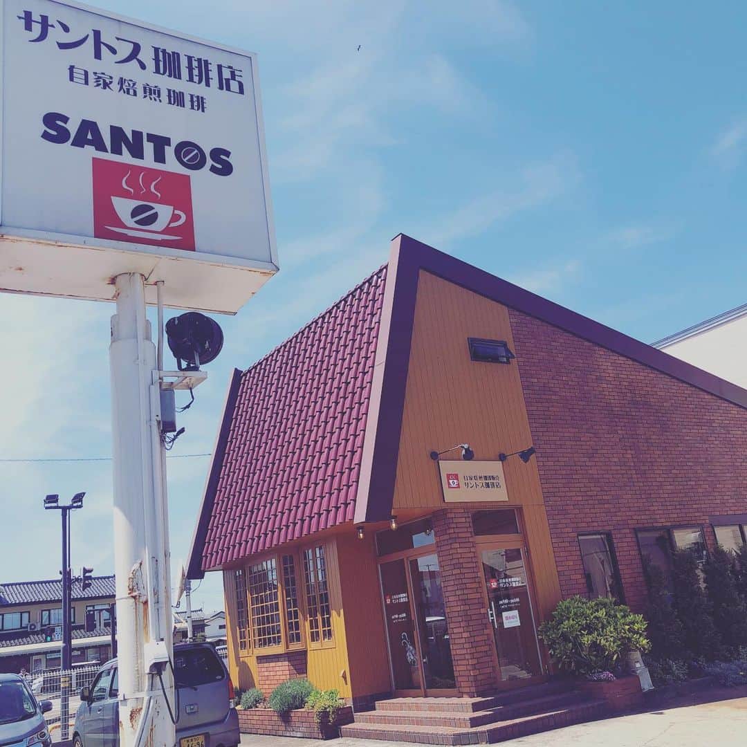 大山恵理乃さんのインスタグラム写真 - (大山恵理乃Instagram)「＊ #新潟 #喫茶店 #サントスコーヒー ・ ・ とにかく 珈琲豆にこだわってる 美味しい珈琲を厳選して淹れてくれる 地域密着型喫茶店。 ・ ・ 珈琲はもちろん、 食事メニューが大人気。 特にハンスパ！(ハンバーグスパゲティ) ・ ・ すぐ売り切れになってた。  ハンバーグが柔らかくてめちゃくちゃ美味しい！ ここでしか食べれない味。 是非！！ ・ ・ ・ 니가타현에 있는 커피숍.  인기가 너무 많아서 사림이 많이 있었다. ・ ・ #新潟カフェ #新潟喫茶店 #サントス珈琲 #ハンスパ #ハンバーグスパゲティ  #女子ひとり旅 #一人旅 #新潟旅行 #니가타맛집 #니가타여행 #니가타카페  #燕三条 #燕三条ランチ」5月21日 14時47分 - erino_ohyama