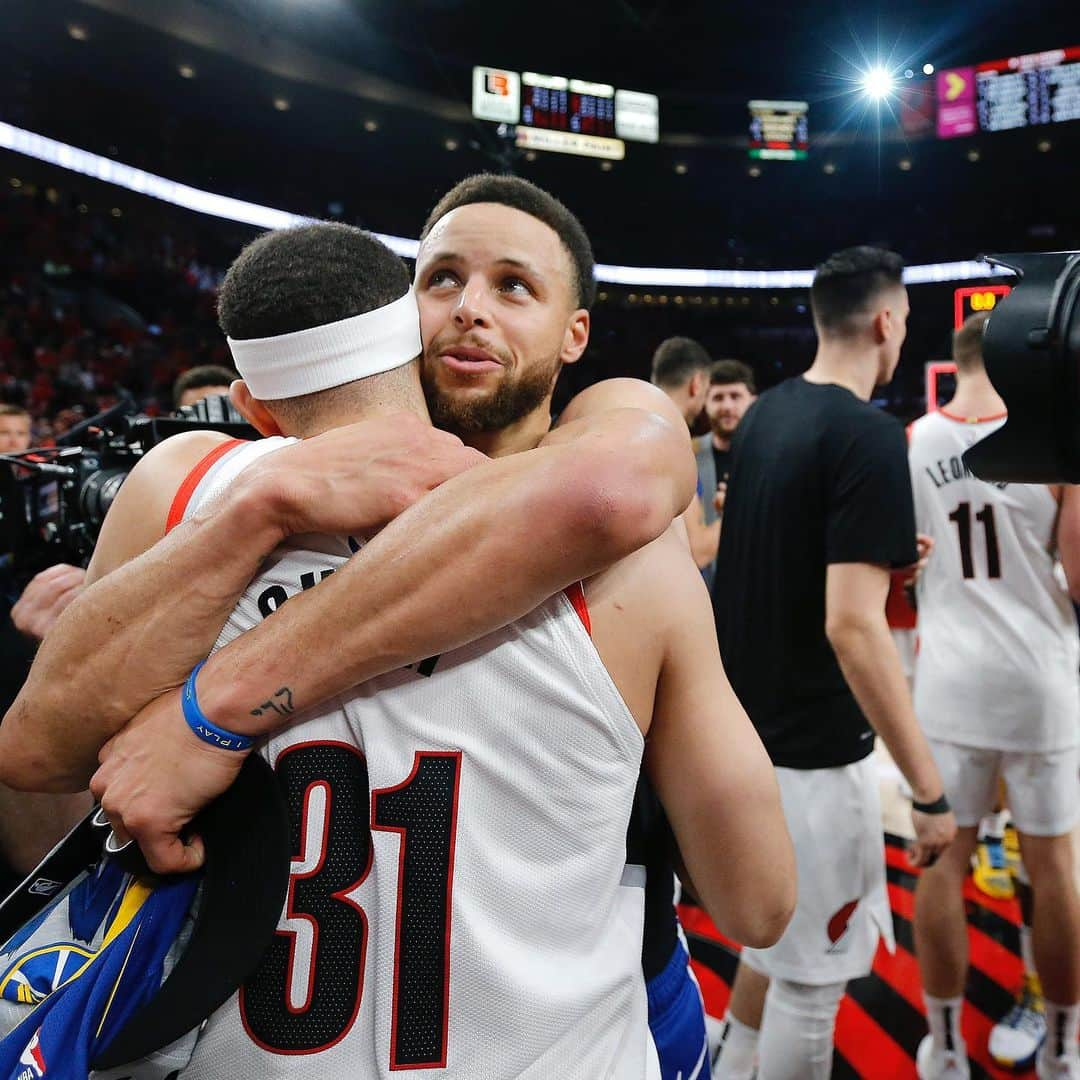 ステフィン・カリーさんのインスタグラム写真 - (ステフィン・カリーInstagram)「This was one to remember. We plead the #Fif! 🙏🏽 Finals Bound Baby! #dubnation #familyting」5月21日 14時53分 - stephencurry30