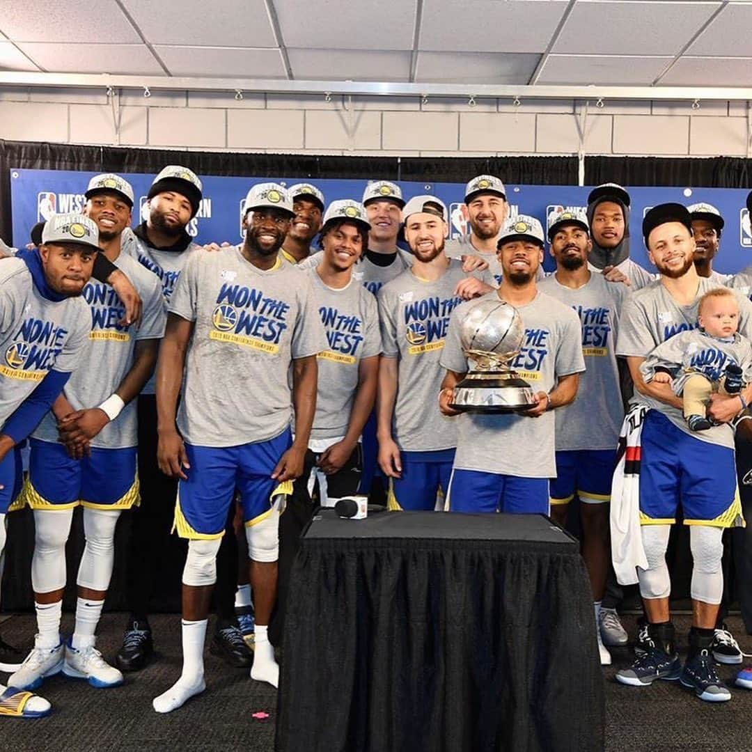 ステフィン・カリーさんのインスタグラム写真 - (ステフィン・カリーInstagram)「This was one to remember. We plead the #Fif! 🙏🏽 Finals Bound Baby! #dubnation #familyting」5月21日 14時53分 - stephencurry30