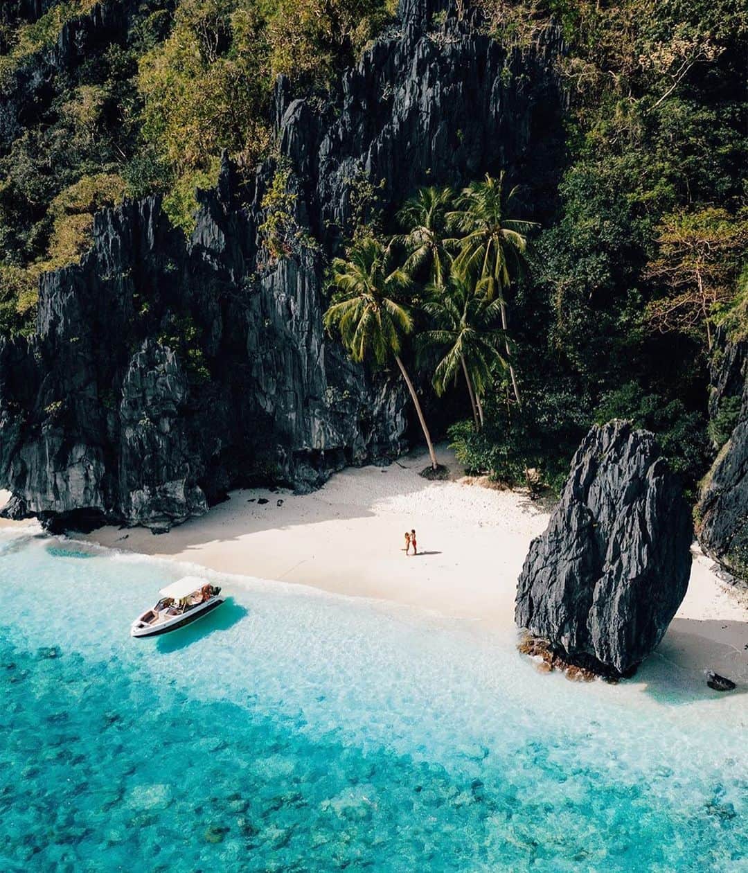 9GAGさんのインスタグラム写真 - (9GAGInstagram)「The Philippines is where I’d like to spend my #summer 😍☀️ Follow @voyaged for more summer ideas! | By @saltinourhair - #9gag #voyaged #travel」5月21日 15時22分 - 9gag