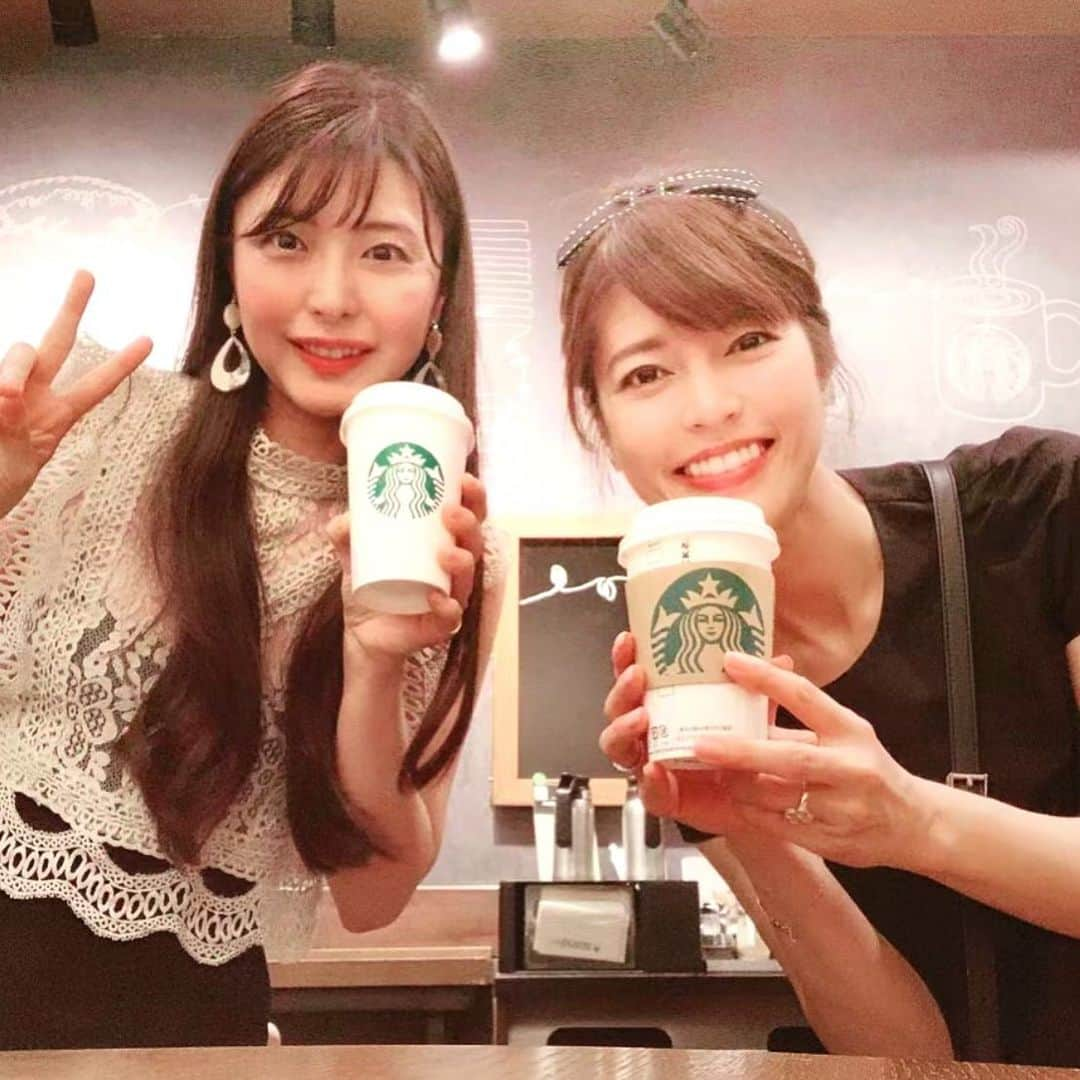 新倉瞳さんのインスタグラム写真 - (新倉瞳Instagram)「Happy Birthday to you and me!  真ん中バースデーwith愛花さん @aikakanda ♥️ ・ ・ 一緒にお祝いするのは今年で4回目！ 時が経つのは早いなぁ。  プレゼント交換に加え、今年はお仕事とプライベートの目標をお互いに発表しました🥳  来年お互いに目標がきちんと叶っていますように。  #真ん中バースデー #神田愛花 さん #セントフォース #先輩後輩 #友達」5月21日 15時26分 - hitominiikura