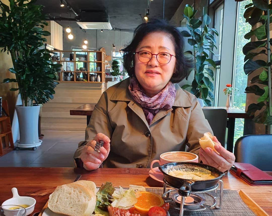 キム・ヒョンスクさんのインスタグラム写真 - (キム・ヒョンスクInstagram)「#제주#집앞#선흘카페#브런치#우여사#건강하세요♡♡♡」5月21日 15時40分 - terrorgirl12