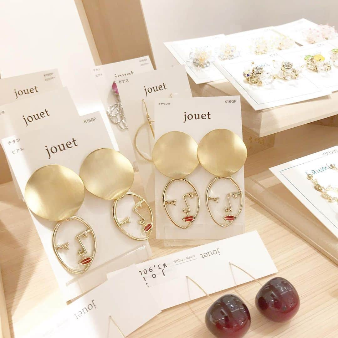 名古屋パルコさんのインスタグラム写真 - (名古屋パルコInstagram)「【LIMITED SHOP】「2nd market」期間限定オープン✨ . 全国から厳選されたハンドメイドアクセサリーが集うショップ、「2nd market」が名古屋パルコへ初登場！ . 型にハマらない自由なデザインアクセサリーが集まります。 作家の定番作品から夏を先取りした新作作品まで幅広くご用意しております！ . 期間：5/21(火)～6/3(月) 場所：西館1F 特設会場 . . #2ndmarket #handmade #accessory﻿﻿﻿﻿﻿﻿ ﻿#アクセサリー#ハンドメイド﻿﻿﻿﻿﻿﻿﻿ #ハンドメイドアクセサリー﻿ #手作りアクセサリー﻿﻿﻿﻿﻿﻿﻿﻿ #ピアス #イヤリング #名古屋パルコ #名古屋PARCO #nagoyaparco #栄 #矢場町」5月21日 15時56分 - parco_nagoya_official