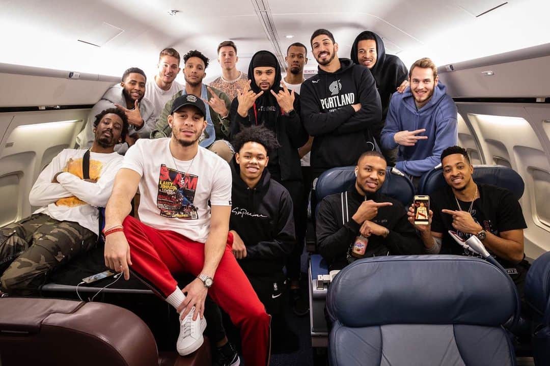 デイミアン・リラードのインスタグラム：「So much to be thankful for... highs and lows... proud of what we accomplished this year! We will keep building. Much respect to @warriors ... see you next year #RipCity」