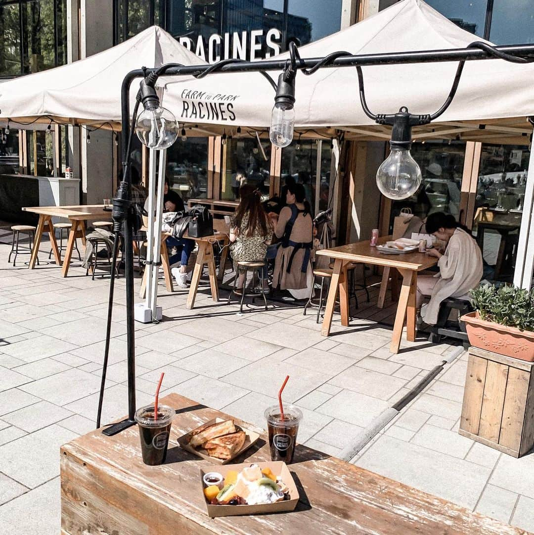 島野ミキさんのインスタグラム写真 - (島野ミキInstagram)「・ ・ 📍 Racines FARM to PARK//池袋 公園の中にカフェとか最高でしかない。 こーゆーの持っと作ってほしい♡ ・ ・ #池袋#racinesfarmtopark#公園#ゴールデンウィーク #GW#park#instagood#cafe#instafashion #cafe#カフェ#オシャカフェ#カフェスタグラム#ブレントウッドテラス #東京カフェ#渋谷カフェ#カフェ巡り#カフェ巡り好きな人と繋がりたい」5月21日 16時05分 - miki_shimano