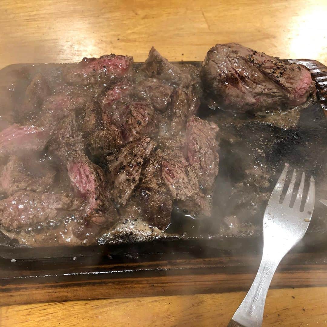 のインスタグラム：「‪やっぱりお肉が大好きです🤗‬ ‪ということで昨日の夜はやっぱりステーキさんの赤身300頂きました！！‬ ‪美味し🤗👍‬ ‪#やっぱりステーキ #赤身 #rd_pw #沖縄 #GOSAMARU ‬」