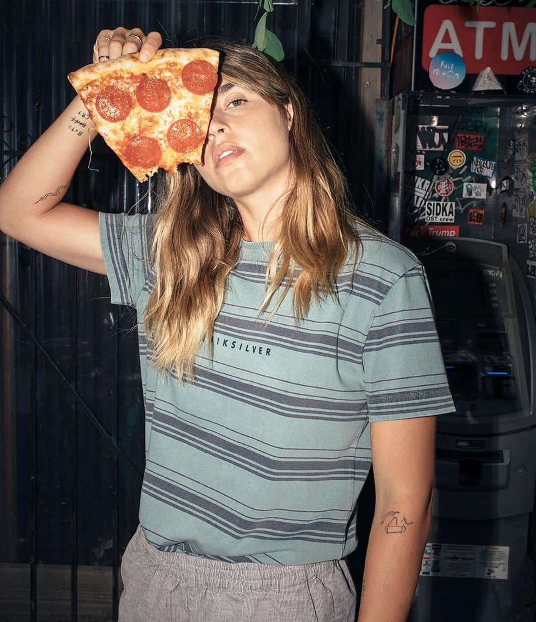 クイックシルバーさんのインスタグラム写真 - (クイックシルバーInstagram)「A slice of heaven on the streets of NYC in the #QuikWomens collection.」5月21日 16時00分 - quiksilver