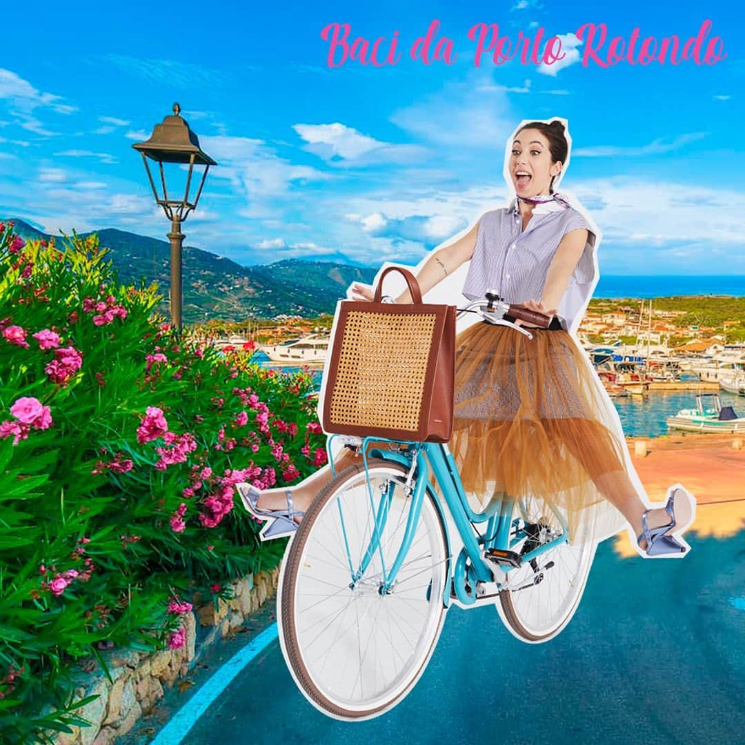 コチネレさんのインスタグラム写真 - (コチネレInstagram)「Memories from an adventure on the roads of Portorotondo: Tess Masazza got the right style with the Coccinelle straw bag. Special project by @paolostella  Dall’8 al 21 Maggio vieni a trovarci negli store di Milano, Corso Vittorio Emanuele 15, e Roma, Via del Corso 59/60.  Scegli la tua cartolina preferita e rivolgiti al nostro personale di vendita per imbucarla.  Hai la chance di vincere una delle borse indossate dalle nostre influencer!  #Coccinelle #CoccinelleItalianHolidays #PostcardFromItaly #Iconic #StrawBag #CoccinelleGirls #Portorotondo #Italy #ItalianDesign」5月21日 16時06分 - coccinelleofficial