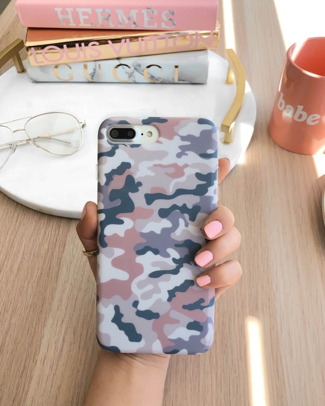 VELVETCAVIARさんのインスタグラム写真 - (VELVETCAVIARInstagram)「The Mondayest Tuesday ever. ⠀⠀⠀⠀⠀⠀⠀⠀⠀ Anyone else looking forward to #MemorialDayWeekend? 👙🌊⠀⠀⠀⠀⠀⠀⠀⠀⠀ Comment below your plans! ⠀⠀⠀⠀⠀⠀⠀⠀⠀ ⠀⠀⠀⠀⠀⠀⠀⠀⠀ Shop our Nude Camo Case 👉 @velvetcaviar. #velvetcaviar #camo」5月22日 3時02分 - velvetcaviar