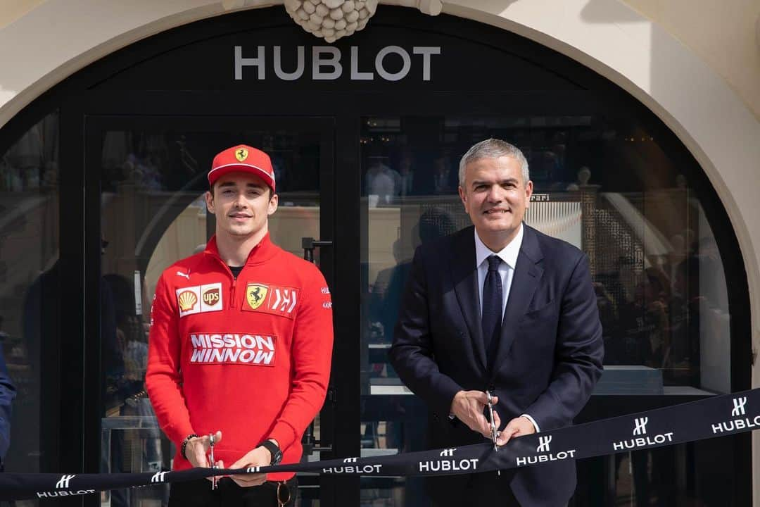 ウブロさんのインスタグラム写真 - (ウブロInstagram)「New boutique opening in #Monaco on the prestigious Place du Casino, in the presence of @ScuderiaFerrari driver @charles_leclerc and #PieroFerrari. Wishing all the best to the #ScuderiaFerrari team for the #MonacoGP. #HublotMonaco #Charles16 #charlesleclerc #SF90 #essereferrari @hublot_monaco」5月22日 1時40分 - hublot