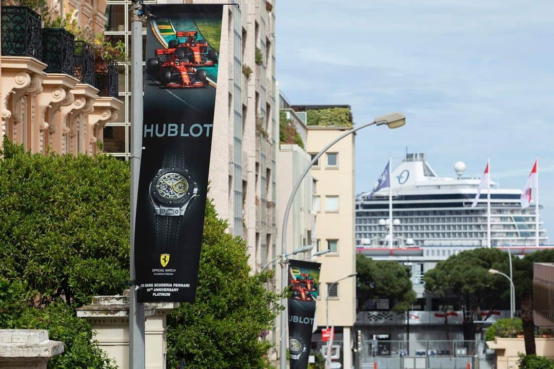 ウブロさんのインスタグラム写真 - (ウブロInstagram)「New boutique opening in #Monaco on the prestigious Place du Casino, in the presence of @ScuderiaFerrari driver @charles_leclerc and #PieroFerrari. Wishing all the best to the #ScuderiaFerrari team for the #MonacoGP. #HublotMonaco #Charles16 #charlesleclerc #SF90 #essereferrari @hublot_monaco」5月22日 1時40分 - hublot