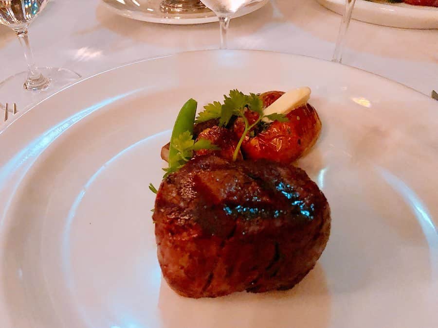 Taki Tanakaさんのインスタグラム写真 - (Taki TanakaInstagram)「今夜は夫婦で@ogawajunzo に 素敵な@akarenga_steak_house  へ連れていってもらいました。 アメリカンスタイルの本格ステーキが大阪で食べられるなんて♡ 美味しいワインもたくさん頂きながら令和元年のイベントをあれこれ計画しました。 2019年後半のこれから、キラキライベントをいろいろ開催するのでお楽しみに！ #abouttonight #osaka」5月22日 1時44分 - tanakataki