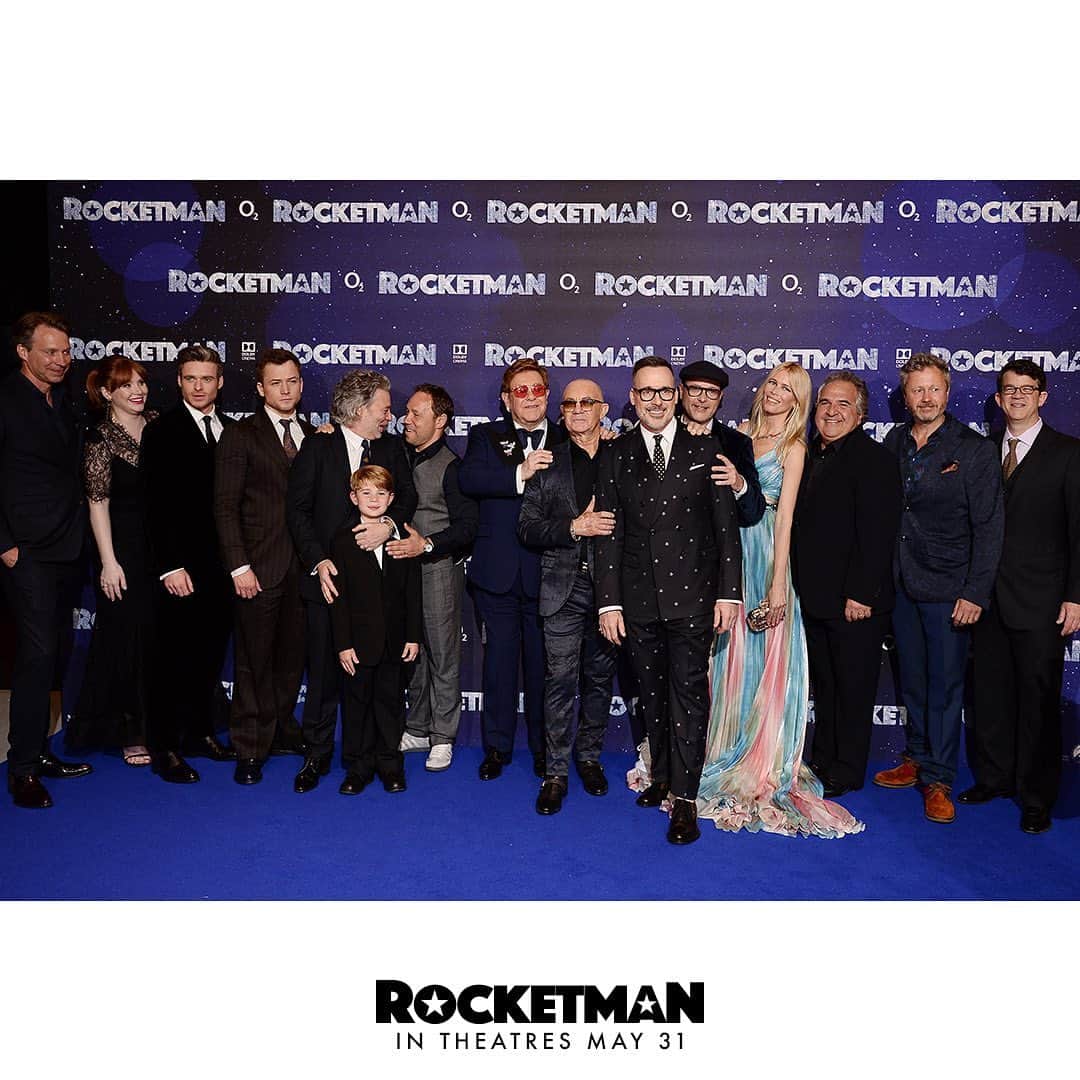エルトン・ジョンさんのインスタグラム写真 - (エルトン・ジョンInstagram)「What a cast and crew 💖 Thank you all for bringing #Rocketman 🚀 to the big screen and joining me at the UK premiere. @rocketmanmovie」5月22日 1時59分 - eltonjohn