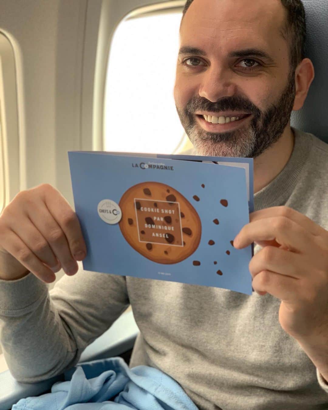 DOMINIQUE ANSEL BAKERYさんのインスタグラム写真 - (DOMINIQUE ANSEL BAKERYInstagram)「Cookie Shots in the sky. 🍪🥛✈️ Heading back home from Paris and serving the passengers on board the @lacompagnie_boutiqueairline flight with warm fresh-baked Cookie Shots and ice cold milk. Au revoir 🇫🇷, I’ll be back soon. ✌️」5月22日 1時58分 - dominiqueansel