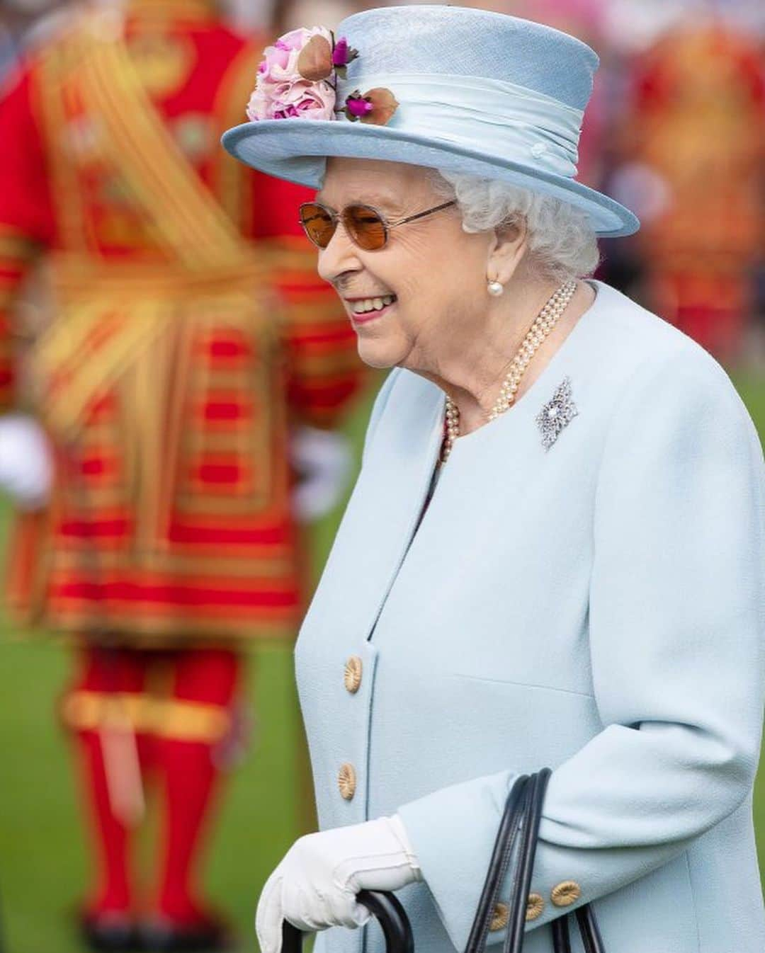 People Magazineさんのインスタグラム写真 - (People MagazineInstagram)「Pretty in pastel. 💕 Kate Middleton stepped out with the Queen (again!) for a Buckingham Palace garden party — in coordinating pastel outfits. Tap the bio link for more on today's special outing. | 📷: DOMINIC LIPINSKI/AFP/Getty Images」5月22日 2時04分 - people