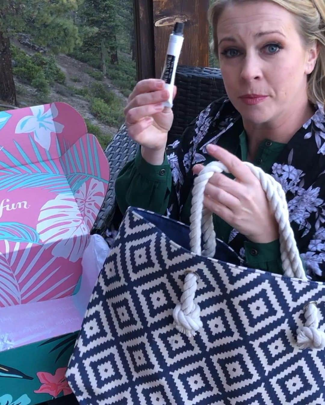 メリッサ・ジョーン・ハートさんのインスタグラム写真 - (メリッサ・ジョーン・ハートInstagram)「I am super excited to be a #fabfitfunpartner again and get the new summer box!! You can get one too and use my code MJHART for $10 off your first box of fabulous items! I decided to customize this one and made a few picks perfect for our summer travels to warm water and sandy shores. The products in this box are top notch and I am already using every one of them. From the @livingproofinc hair products to the @odeme silicone wine glasses, the @generationclay mask, summerandrose beach tote and all the other goodies you can’t miss this deal! Use my code MJHART to get $10 off the box and order yours today to be beach ready! (Unboxing video is on my Facebook page and my story above)  AND #FABFITFUN IS NOW AVAILABLE IN THE U.K‼️ Link to @fabfitfun website in my bio!」5月22日 2時17分 - melissajoanhart