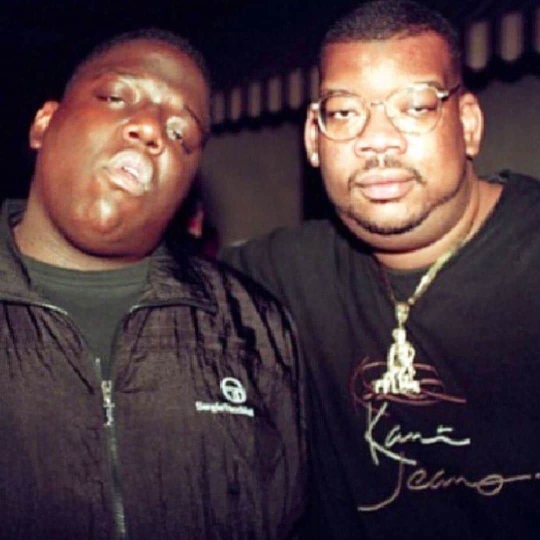 ファンクマスター・フレックスのインスタグラム：「Happy Birthday to the Notorious Big !!!!!! Tonight 10pm we celebrate!!! @lilkimthequeenbee x @kooldjredalert on the set!!! Big Kap Rest In Peace my brother!!! We miss you man!!!」