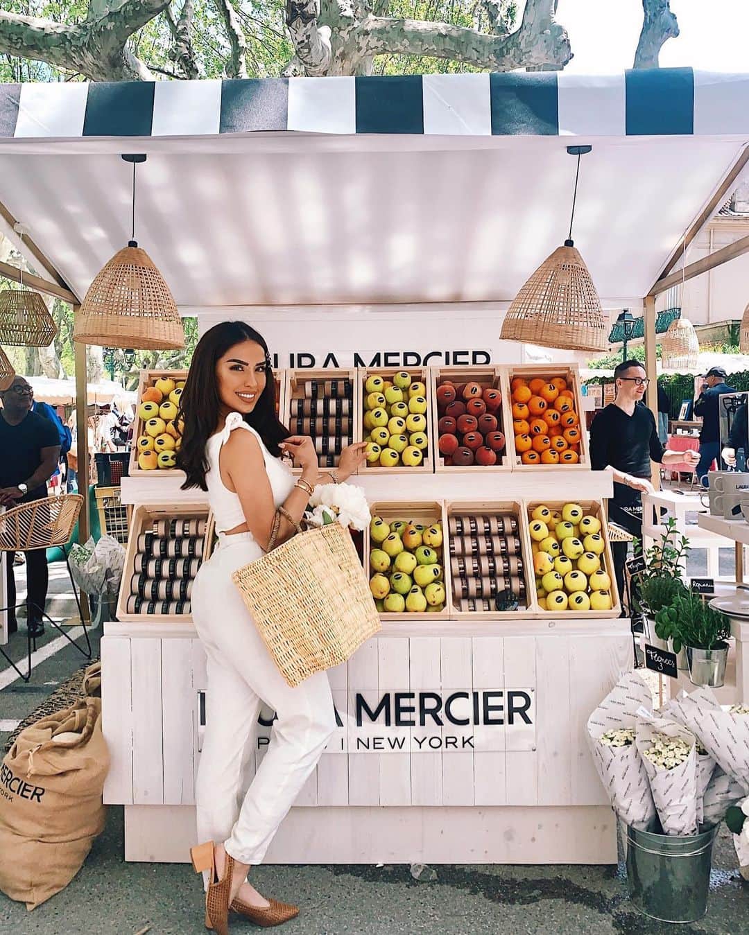 iluvsarahiiさんのインスタグラム写真 - (iluvsarahiiInstagram)「Be right back babe, going to the market 😜lol but how cute is this @lauramercier pop up here in St Tropez!! Can we get one in LA pls! #merciermoments  Outfit @urbanoutfitters  Shoes @schutz」5月22日 2時15分 - iluvsarahii