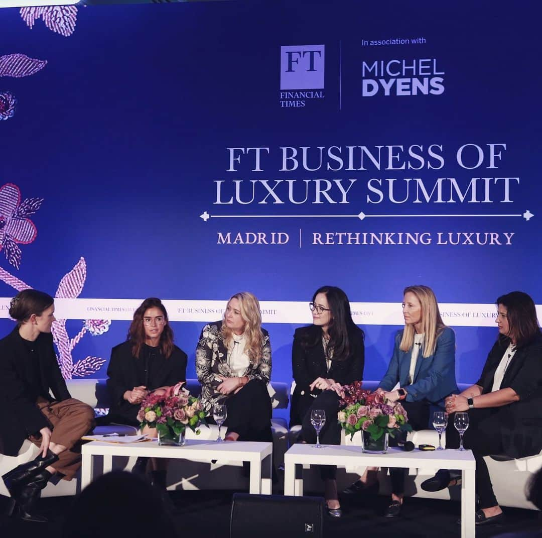 ミロスラヴァ・デュマさんのインスタグラム写真 - (ミロスラヴァ・デュマInstagram)「Closing the @financialtimes Business of Luxury Summit in Madrid as the only all female panel this year 👩🏻‍💻👩🏽‍🔬👩🏾‍🚀👩🏼‍🏫👩🏼‍🎓Talking about the labour of love that has been being a part of the PANGAIA @thepangaia collective, a new materials science company set on changing the world through solutions-based technologies and innovations.  2 years, 300 startups and material developers, 15 production runs and 85 investment meetings later, we are on our way to creating a movement and designing a better future. Join us @thepangaia 🌏🌍🌎🌳🌞 Thank you @jellison22 @financialtimesfashion for having us!」5月22日 2時22分 - miraduma