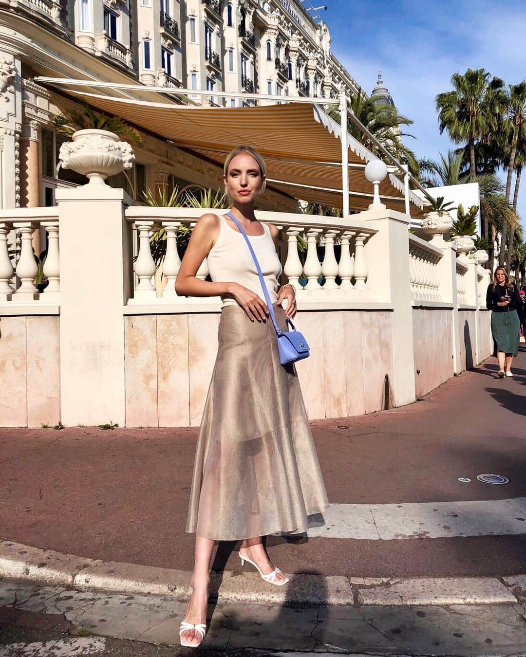 レオニー・ハンネさんのインスタグラム写真 - (レオニー・ハンネInstagram)「La Croisette in @akrisofficial. 🥐  Anzeige/Ad #akrisanouk #Cannes」5月22日 2時36分 - leoniehanne