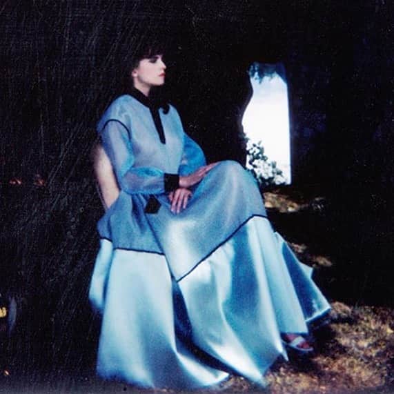 のインスタグラム：「Throwback this gorgeous editorial of @hollysiz shot by the talented @lisasplayfulphotography wearing my dress ❤️ @alexismabille #hollysiz #lisaroze #alexismabille #poetry #delicacy #aquamarine #preraphaelite #memories #❤️」