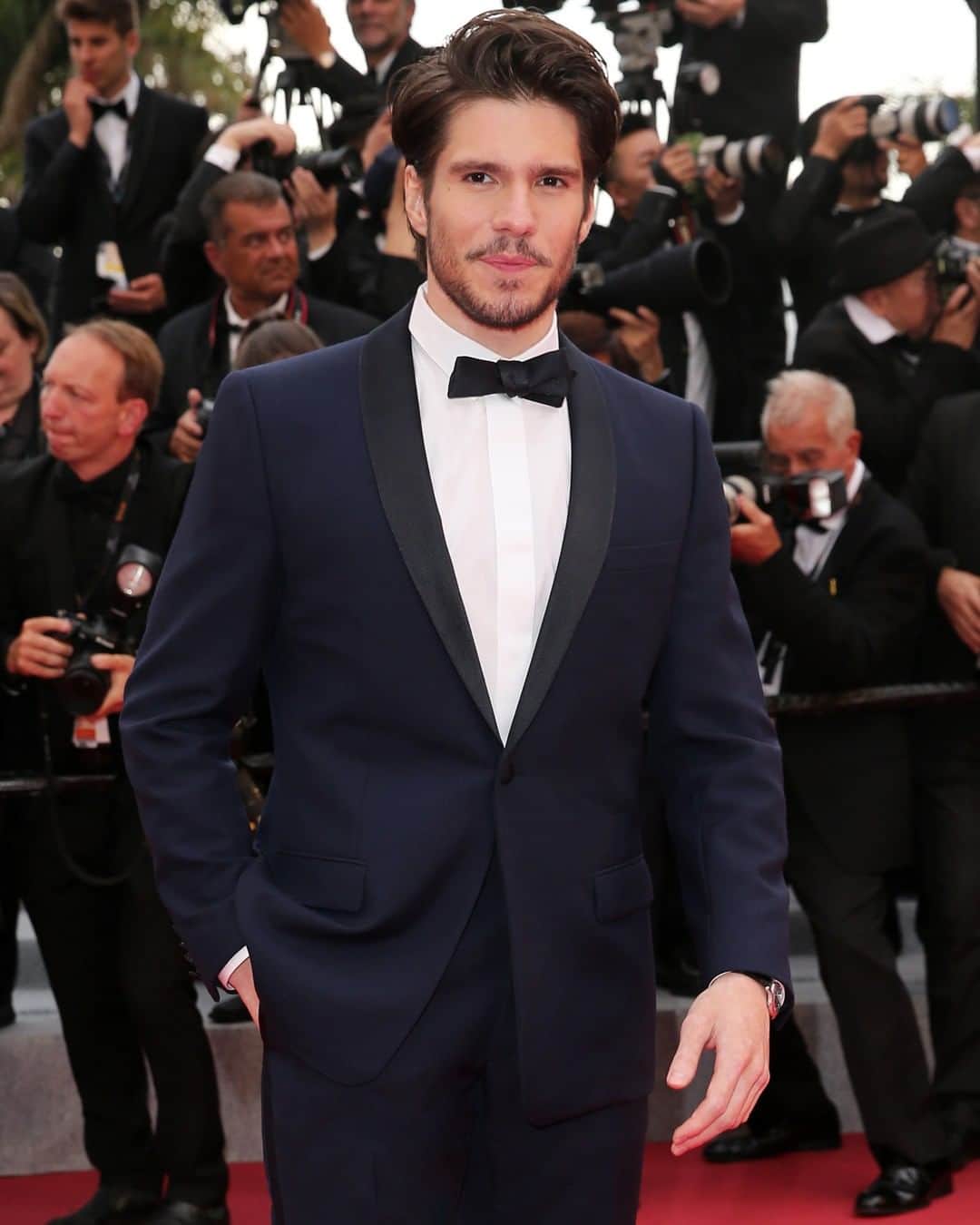 クリスチャンディオールさんのインスタグラム写真 - (クリスチャンディオールInstagram)「Yesterday at the 2019 Cannes Film Festival, French actor @FrancoisCivilOfficiel won the Chopard Trophy for up-and-coming young talents and brought fresh elegance to the red carpet in a midnight blue, wool mohair tuxedo with shawl collar by @MrKimJones.⠀ #StarsinDior #DiorCannes⠀」5月21日 18時00分 - dior