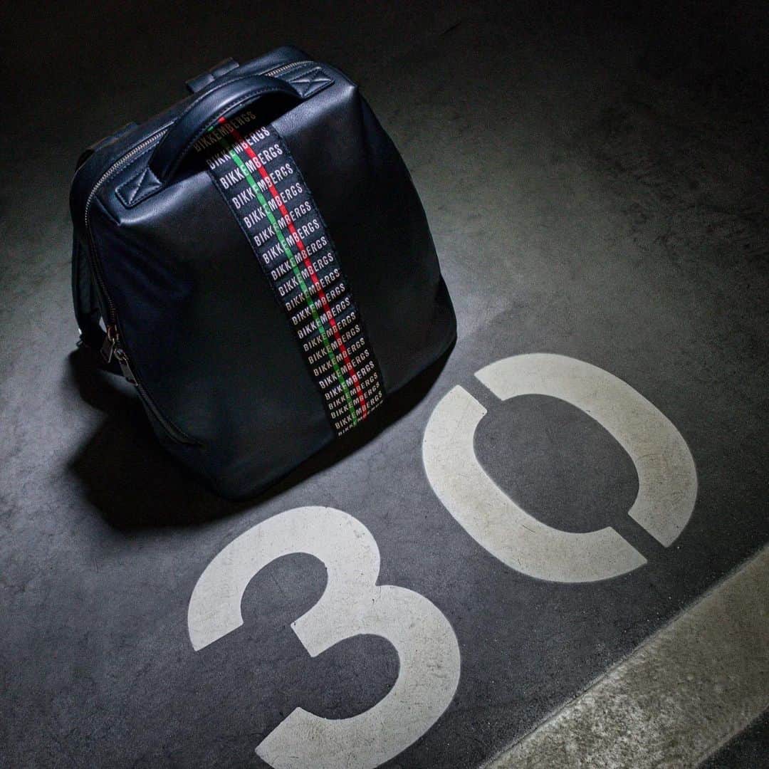 ダーク ビッケンバーグさんのインスタグラム写真 - (ダーク ビッケンバーグInstagram)「TRENTA Capsule Colletion.Bikkembergs has chosen to merge the best of luxury sportswear with the codes of the coolest streetwear. Available Now at www.bikkembergs.com #bkktrenta #bkk30 #capsulecollection #bikkembergs」5月21日 18時02分 - dirkbikkembergs