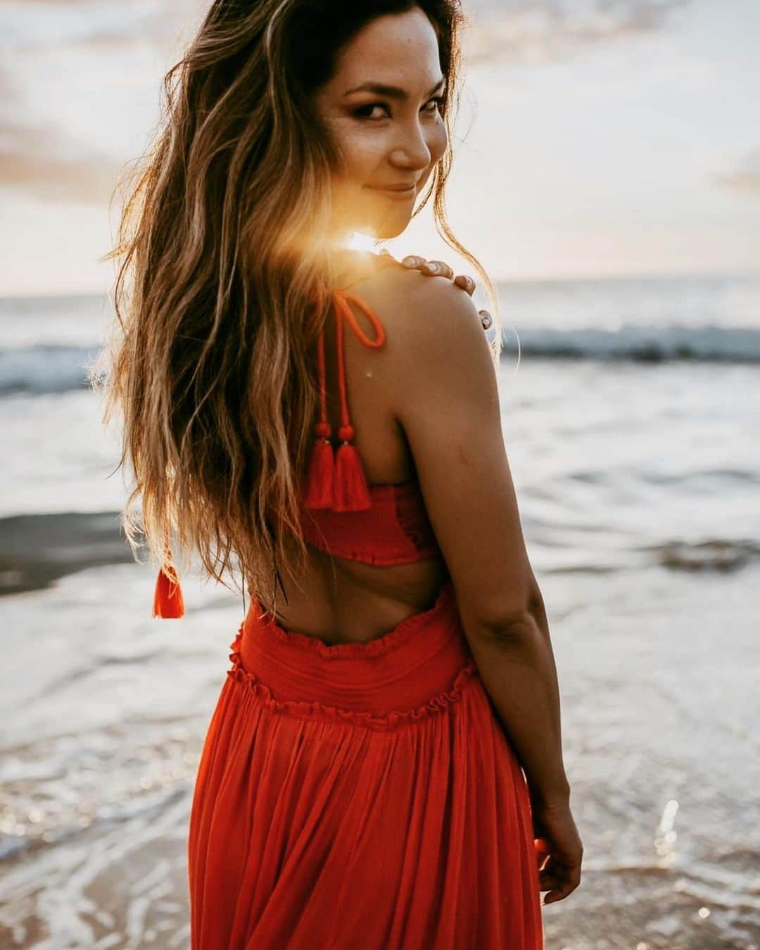 シェリーマリア澄川さんのインスタグラム写真 - (シェリーマリア澄川Instagram)「Goodbyes are not forever ❤️ • • • PC: @wecapturehawaii  #littlereddress #boho #bohemian #hawaii #sunset #nature #letyourlightshine」5月21日 18時16分 - cheriaries808