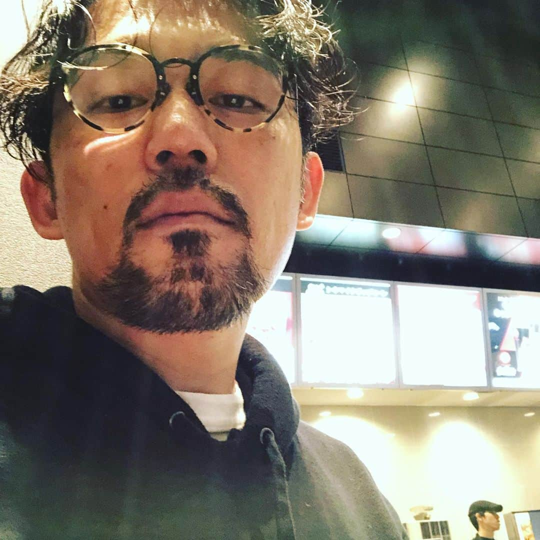 岡田義徳さんのインスタグラム写真 - (岡田義徳Instagram)「キングダムを鑑賞した。 熱があり真っ直ぐで気持ちの良い映画でした。良い映画を観ると自分もそこにいたいなって思いが強くなる。 日々精進。  #キングダム #映画 #映画鑑賞」5月21日 18時09分 - yoshinori_okada_44