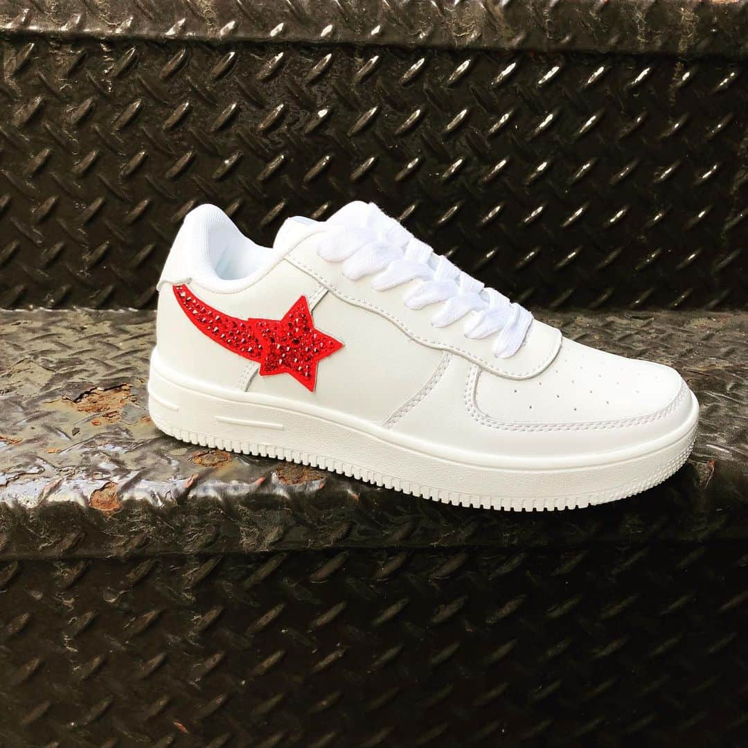 加藤慶祐さんのインスタグラム写真 - (加藤慶祐Instagram)「StarLean★ NEW★ sneaker 27500円＋TAX @starlean_official @starlean_company 《BASE》にて発売開始しました https://starlean2016.thebase.in/ . #starlean#sneaker#base#new#street#streetstyle #tokyostreet#fashion #fashioninsta#mensfashion#selectshop#ootd#スターリアン#スニーカー#新作#発売開始#ベイス#メンズファッション#スニーカーコーデ#スニーカースタイル#ホワイト#オリジナル#セレクトショップ#東京#ストリート#ストリートファッション#東京ストリート#ストリートコーデ」5月21日 18時13分 - katokeisuke_official