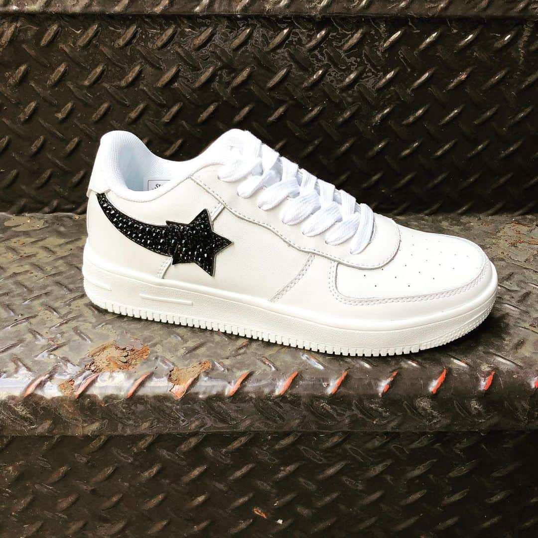 加藤慶祐さんのインスタグラム写真 - (加藤慶祐Instagram)「StarLean★ NEW★ sneaker 27500円＋TAX @starlean_official @starlean_company 《BASE》にて発売開始しました https://starlean2016.thebase.in/ . #starlean#sneaker#base#new#street#streetstyle #tokyostreet#fashion #fashioninsta#mensfashion#selectshop#ootd#スターリアン#スニーカー#新作#発売開始#ベイス#メンズファッション#スニーカーコーデ#スニーカースタイル#ホワイト#オリジナル#セレクトショップ#東京#ストリート#ストリートファッション#東京ストリート#ストリートコーデ」5月21日 18時13分 - katokeisuke_official