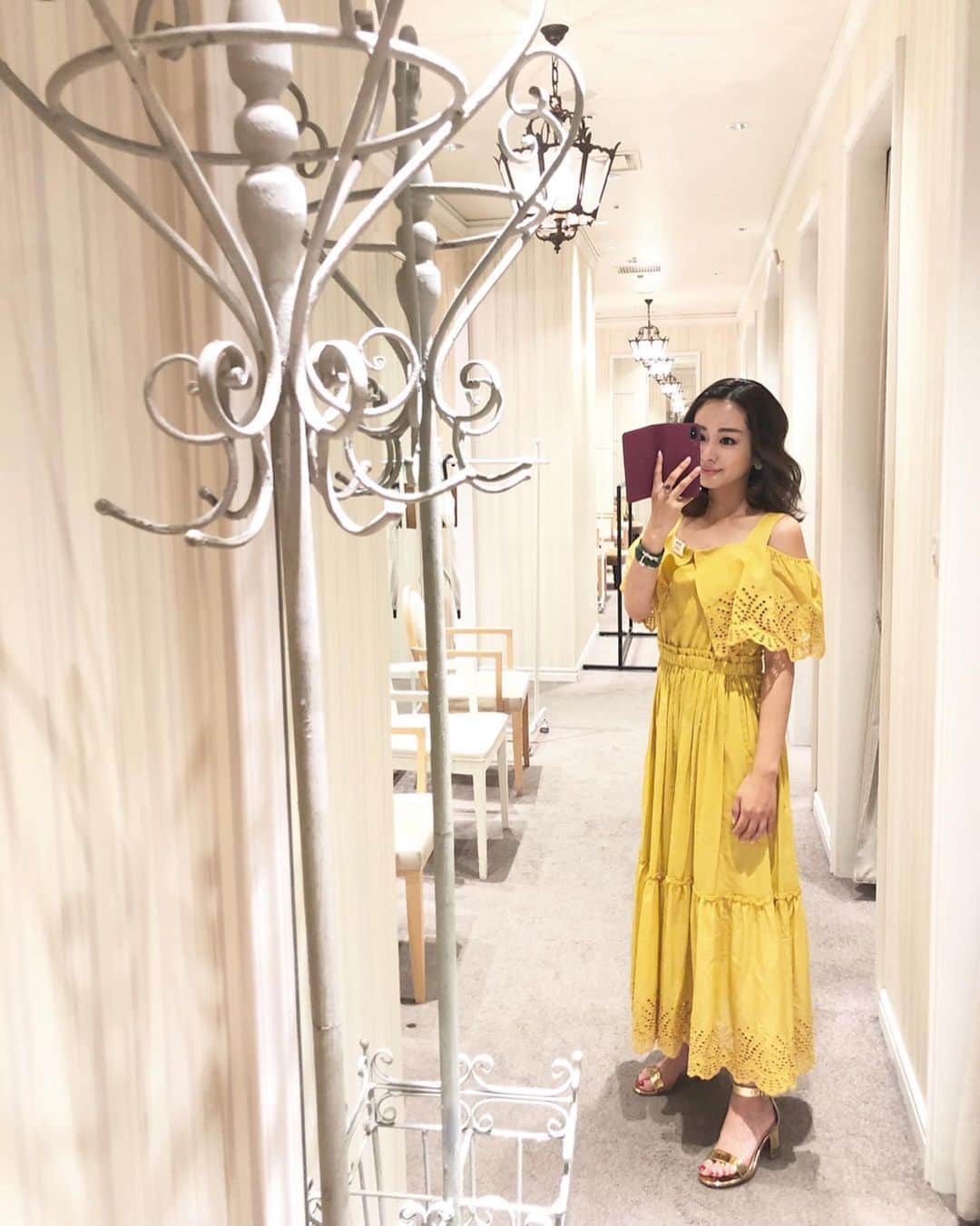 のインスタグラム：「今夜21:00〜 POPUP先行発売の 新作dress 2型 ティアードリボンマキシドレス カットワークマキシドレス webstoreに入荷します💛 . . POPUPでは 初日に完売してしまったお色もあるので是非この機会に🙇‍♀️♡ #akiki#ss19#madeinjapan」