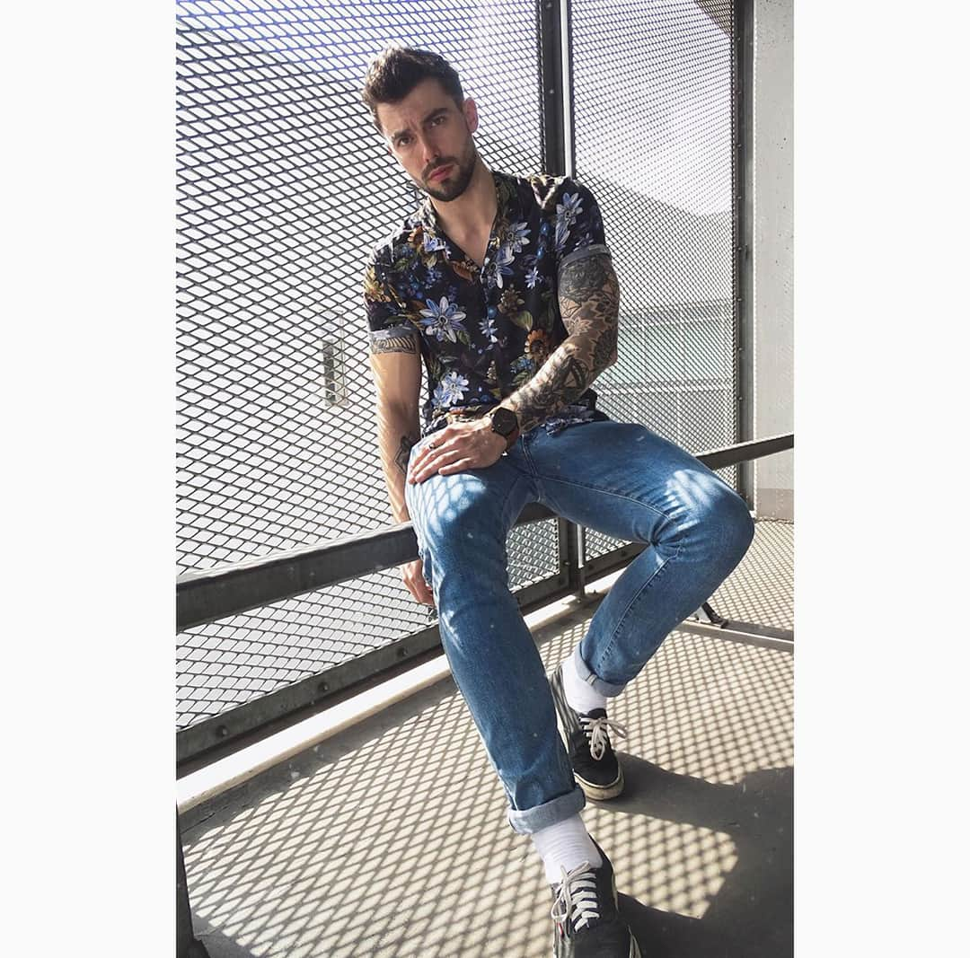 ジャック&ジョーンズさんのインスタグラム写真 - (ジャック&ジョーンズInstagram)「You know what goes really well with floral prints? Tattoos. The human floral print. 😎@florianwhitewalker #regram #jjambassador #jackandjones #brothersofdenim #tattootuesday」5月21日 18時18分 - jackandjones