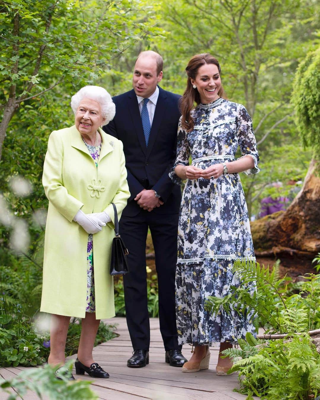British Vogueさんのインスタグラム写真 - (British VogueInstagram)「The #DuchessOfCambridge got the royal seal of approval for her “Back to Nature” garden at the #ChelseaFlowerShow yesterday, as the #Queen took a tour of the plot and remarked on its orderly fashion. For the grand unveiling, both female family members opted for floral dresses as a literal nod to the event, with #KateMiddleton dressed in one of her go-to London-based designers, @Erdem. Click the link in bio for more on the garden’s official opening.」5月21日 18時24分 - britishvogue