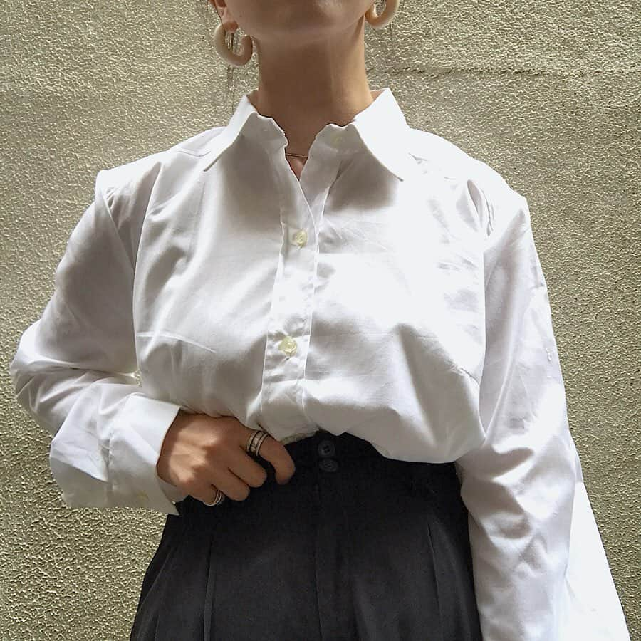 TheSunGoesDownさんのインスタグラム写真 - (TheSunGoesDownInstagram)「TSGD_2nd@shimokitazawa  white shirt  __ #tsgd #thesungoesdowntokyo  #vintage #fashion #vintagefashion #Eurovintage  #usavintage #ヴィンテージ #渋谷 #下北沢 #学芸大学 #古着屋 #古着 #大人古着 #東京古着屋 #渋谷古着屋 #下北沢古着屋 #学芸大学古着屋」5月21日 18時42分 - tsgd_tokyo