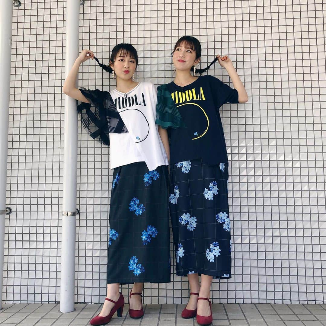 市野莉子さんのインスタグラム写真 - (市野莉子Instagram)「- たまには #りかりこーで も載せよ❤️ ステキな衣装ありがとうございます♪ ブランドはりかりこのアカウントに載ってるよ💫 - 【イベント情報】 ‪●りかりこ×VANTAN‬ ‪トレンドメイク&ファッション講座💄‬ ‪日時:６月９日（日）13:00〜16:00‬ ‪場所:バンタンデザイン研究所、東京校デザイナーズメゾン校舎‬ ‪イベント申し込みはストーリーのハイライトから💖 ●超Tiktokライブ！！ 7月6日（土）＠渋谷ヨシモト∞ドーム 詳しくはストーリーのハイライトから💖 - #りかりこ#双子#りかりこーで#ファッション#コーデ#ootd#fashion#twins#イベント#followme#me」5月21日 18時51分 - riko_ichino