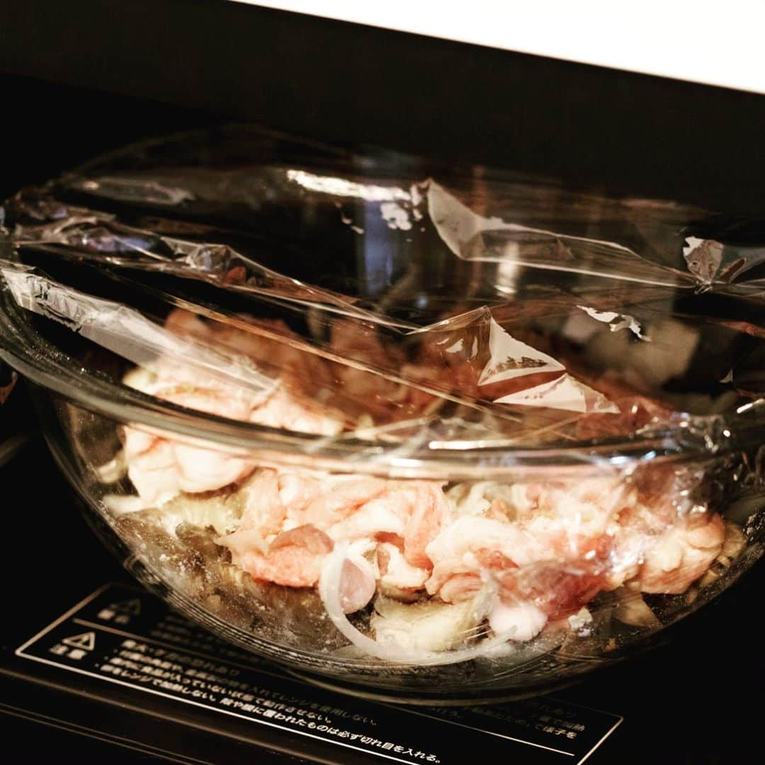 メシ通さんのインスタグラム写真 - (メシ通Instagram)「ビーフストロガノフを、お安い豚こま切れで。レンジでできちゃいます。  電子レンジで作ったのは秘密にしたい、洋食屋さんの味「ポークストロガノフ」にハマりました【Yｕｕ】 https://www.hotpepper.jp/mesitsu/entry/yuuyuu/19-00018  #mesitsu #メシ通 #グルメ #洋食 #ポークストロガノフ #玉ねぎ #舞茸 #電子レンジ #簡単 #レシピ #レシピブログ #福岡 #porkstroganoff #onion #maitakemushroom #microwave #easy #delicious #recipe #recipeblog #japan #fukuoka #yuu」5月21日 18時59分 - mesitsu