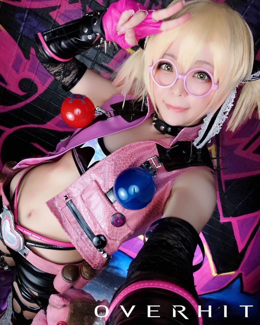 小桃のインスタグラム：「「哼！你們可別因為我年輕而小看我！ BLOSSOM 我可是人稱瘋狂的天才科學家啊！🧸💥」（拋出小熊炸彈  NEXON推出的全3D RPG手遊《OVERHIT》快將要開放給港台澳的大家一起來玩了！😳✨✨✨(興奮 這次化身為又可愛又酷的BLOSSOM，想要拉你們一起去玩！！！🌸🧸💞 來！快來登記事前登錄，到時遊戲裡見了！ 來欣賞BLOSSOM我和一眾英雄的活躍吧！😉🌸 事前登錄連結▶️ http://bit.ly/2wajIQb  #OverHit超越極限 #NEXON #超越極限 #OVERHIT #事前登錄 #BLOSSOM #布羅莎姆」