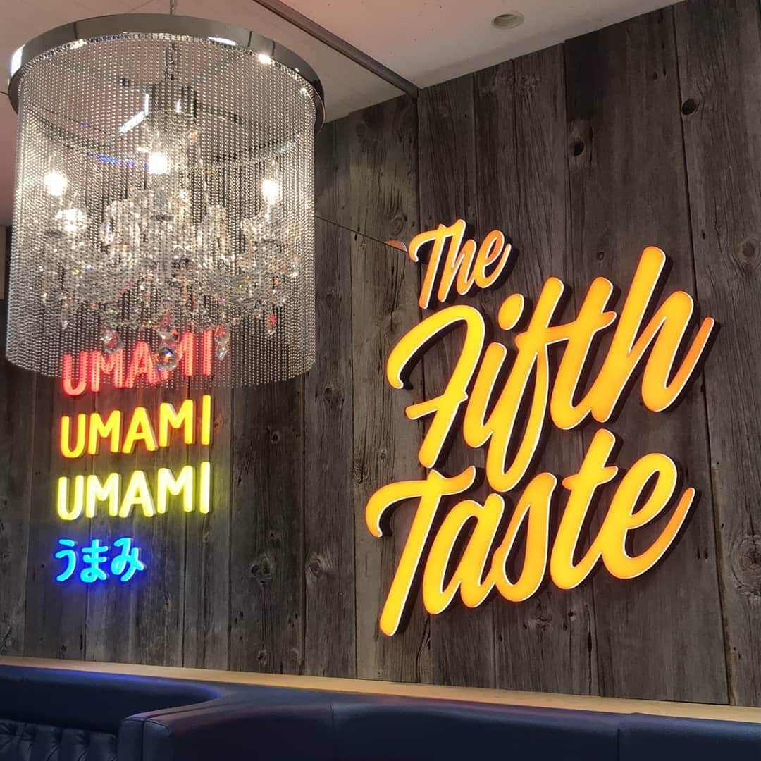 のインスタグラム：「. . . こんにちは。  umamiburger恵比寿三越店です。  恵比寿三越店は青山、みなとみらい、錦糸町に続き3月29日に国内4店舗目としてオープンいたしました。  アクセスは恵比寿駅東口、ガーデンプレイス方面へ恵比寿スカイウォークを道なりに、信号を渡ってガーデンプレイス内の三越B2階です。  商品は全て(セットメニューも含み)テイクアウト可能となっております。  皆様の御来店スタッフ一同心よりお待ちしております。  #umamiburger #umamiburgerjapan #umamiburgerjpn #umami #ウマミバーガー #ウマミバーガージャパン #ウマミバーガー恵比寿三越店 #ランチ#ディナー #lunch#dinner #恵比寿#ebisu #恵比寿ガーデンプレイス #青山#みなとみらい#錦糸町 #setmenu #セットメニュー  #umamiburgerexpress  #ウマミバーガーエキスプレス #ウマミエキスプレス」