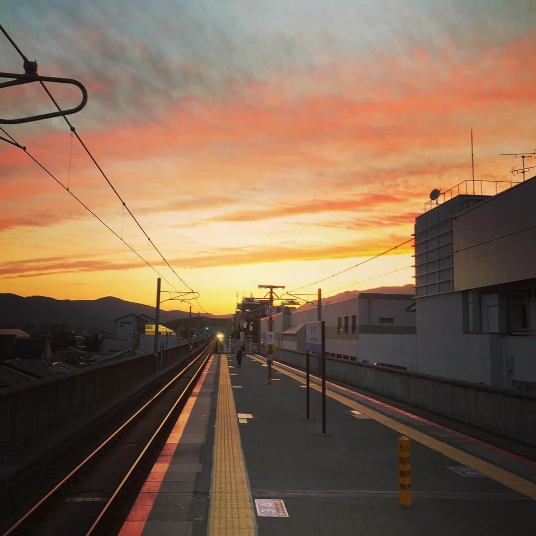 松田悟志さんのインスタグラム写真 - (松田悟志Instagram)「今日は夕陽がすごくきれいだ。 #夕陽 #sunset」5月21日 19時08分 - matsuda_satoshi1216