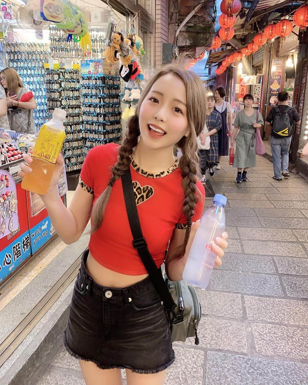 加藤ゆりなさんのインスタグラム写真 - (加藤ゆりなInstagram)「また行きたいなぁ 趣味:海外旅行 になったー！ 次はどの国行こうかな？ フィンランドいきたーい！🐟 やっぱ小さい頃からよく行ってたタイいきたい🇹🇭笑 . . . #九份 #台湾女子旅 #海外旅行 #ハーフ #🇹🇭🇯🇵」5月21日 19時05分 - _yuringo_