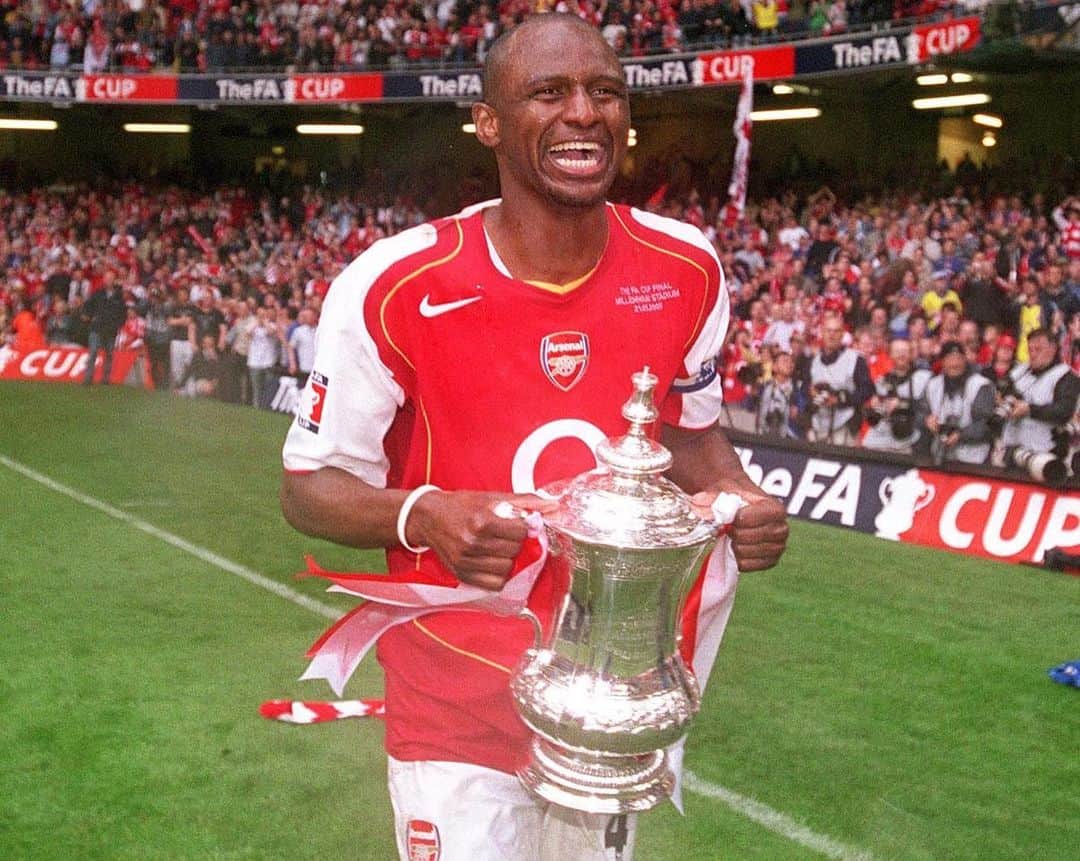 アーセナルFCさんのインスタグラム写真 - (アーセナルFCInstagram)「#onthisday in 2005 Patrick #Vieira kicked his last ball for #Arsenal... Moments later he lifted the #FACup again 🏆」5月21日 19時16分 - arsenal