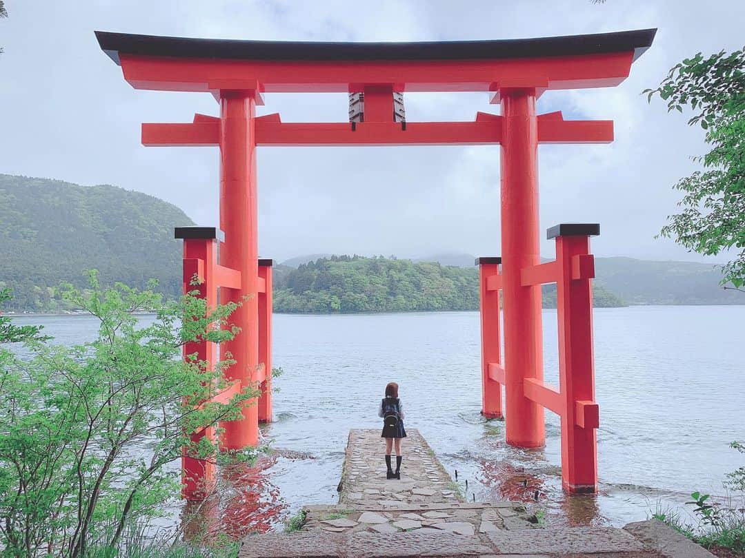 えなこさんのインスタグラム写真 - (えなこInstagram)「インスタ映えする鳥居⛩ #hakone」5月21日 19時28分 - enakorin