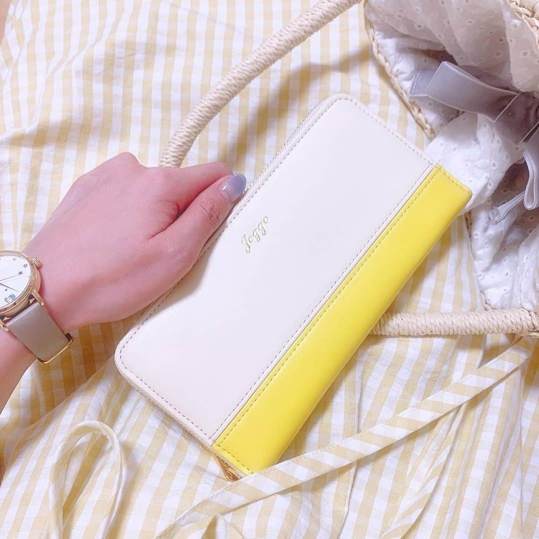 さわいえりさんのインスタグラム写真 - (さわいえりInstagram)「🐝💛 JOGGO(@joggo_store)で、 カスタムして作っていたお財布が届いたよ♪  春の限定色のレモンイエローのお財布✨ 私イエロー大好きだから、めっちゃ可愛い💕 中もカスタマイズしたよ！ イエローってお金も溜まりそう（笑）  500円割引のクーポンコード: og45LC650 (5/31まで有効)  無くなり次第終了で、 グレージュはご好評につき終了みたい！ レモンイエローも残りわずか😇 春のカラーは今だけだから、チェックしてみてねッ。 ・ ・ ・ ・ ・ ・ ・ ・ ・ ・ ・ #JOGGO #JOGGO春の限定色#PR #お財布#長財布#春#カスタマイズ#ファッション#お洒落#お洒落さんと繋がりたい#お洒落な人と繋がりたい#綺麗#可愛い#お上品#レモンイエロー#グレージュ#春カラー#本革#皮製品#写真好きな人と繋がりたい#モデル募集#モデル#撮影モデル#インフルエンサー#美容#レースクイーン#雑貨#ファッション雑貨#フリーモデル#サロモ」5月21日 20時01分 - beauty_eri7