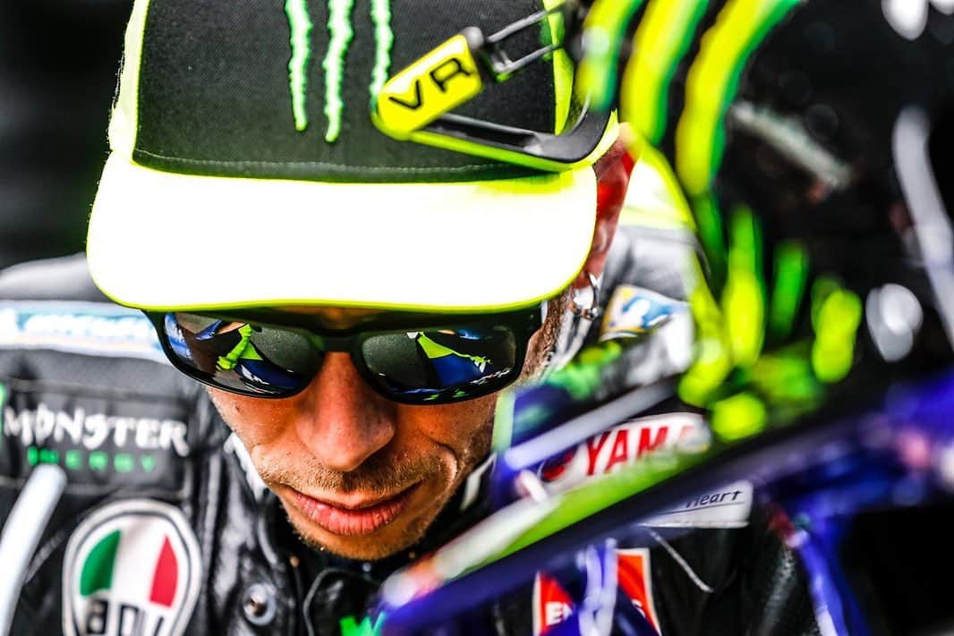 バレンティーノ・ロッシさんのインスタグラム写真 - (バレンティーノ・ロッシInstagram)「Le Mans Circuit,France  Top five finish not too far from the podium 📸 @gigisoldano @jesusrobledo」5月21日 19時54分 - valeyellow46