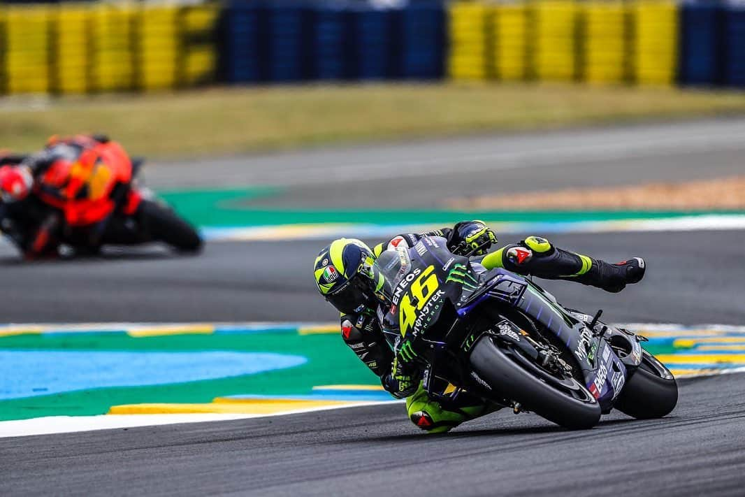 バレンティーノ・ロッシさんのインスタグラム写真 - (バレンティーノ・ロッシInstagram)「Le Mans Circuit,France  Top five finish not too far from the podium 📸 @gigisoldano @jesusrobledo」5月21日 19時54分 - valeyellow46